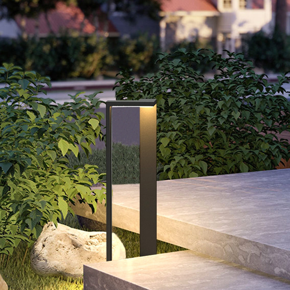 Ray Minimalist Metal Right-angle Shaped Outdoor Path Light, Black
