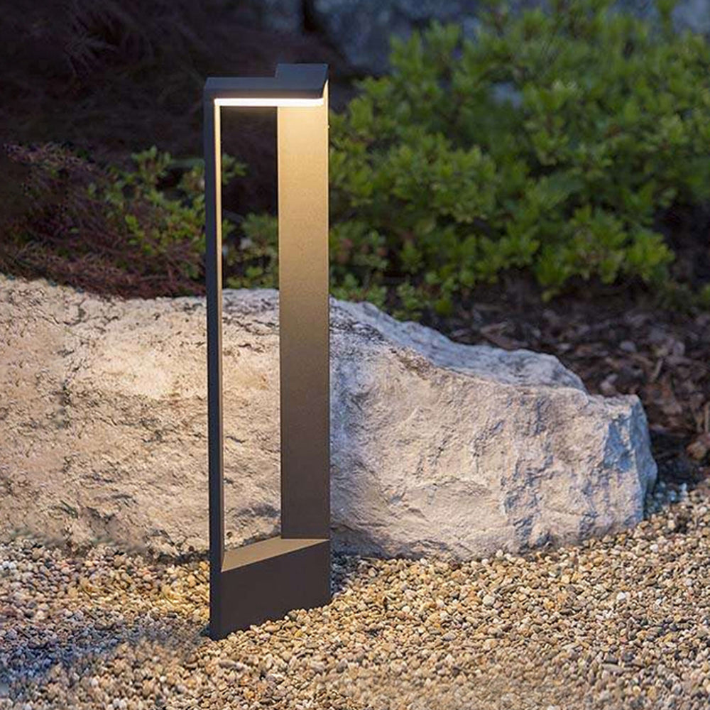 Ray Minimalist Metal Right-angle Shaped Outdoor Path Light, Black
