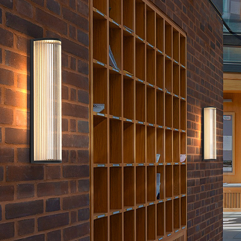 Ray Modern Semi-Cylindrical Outdoor Metal/Acrylic Wall Lamp, Clear/Black