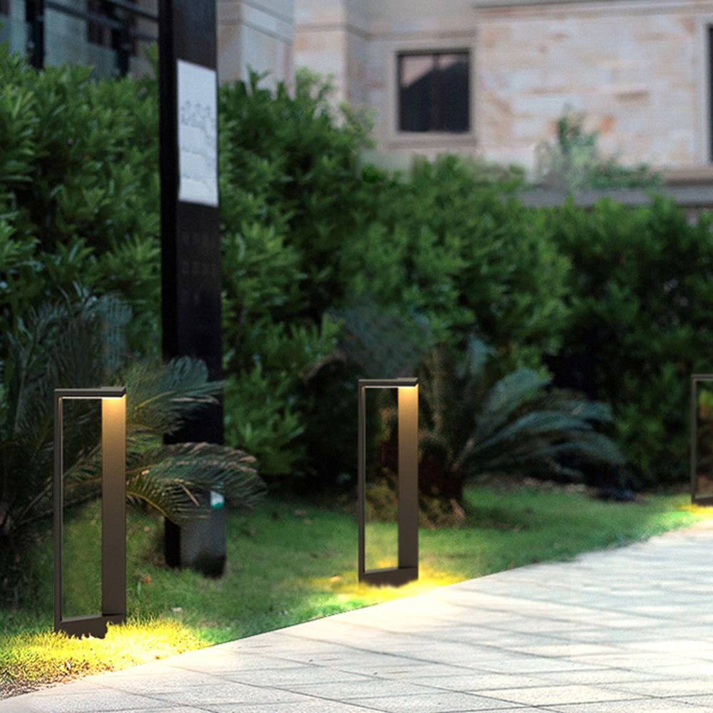 Ray Minimalist Metal Right-angle Shaped Outdoor Path Light, Black