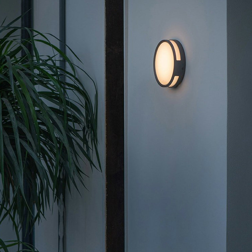 Ray Modern Round Metal/Acrylic Outdoor Waterproof Wall Lamp, Black