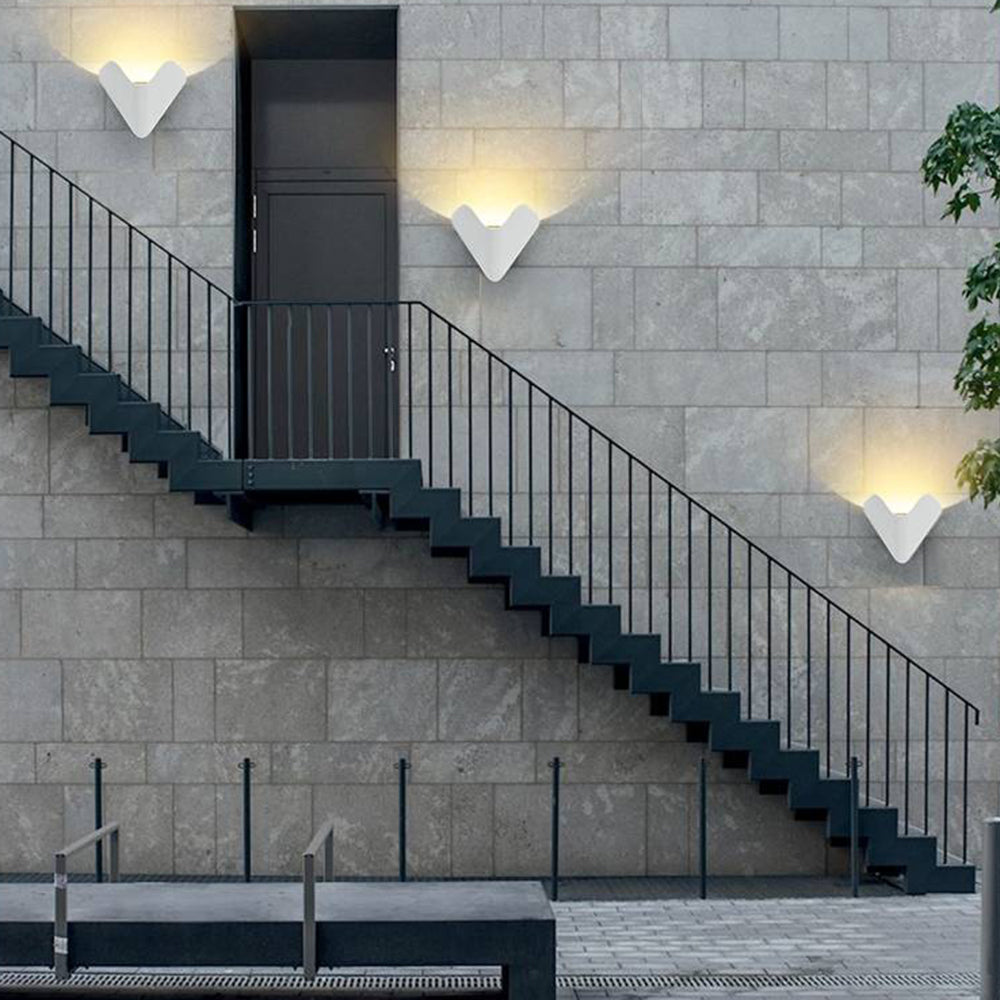 Ray Minimalist Triangle Metal Outdoor Wall Lamp, Balck/White