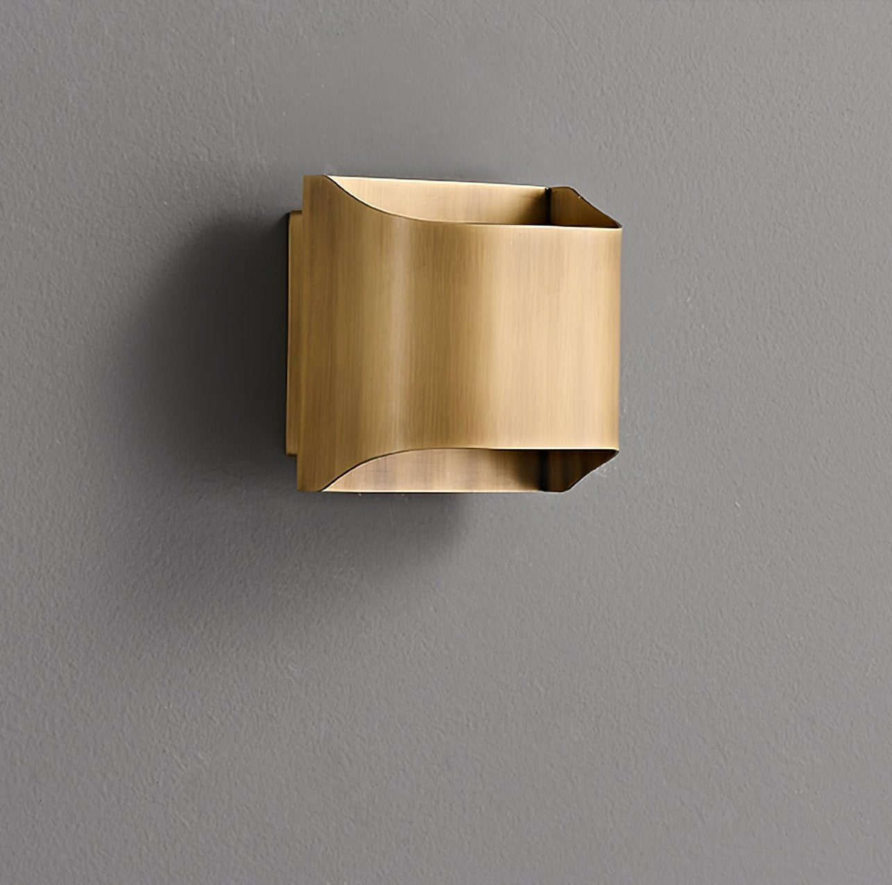 Hardy Applique Murale d'Art Nordic en Laiton - Neutralighting