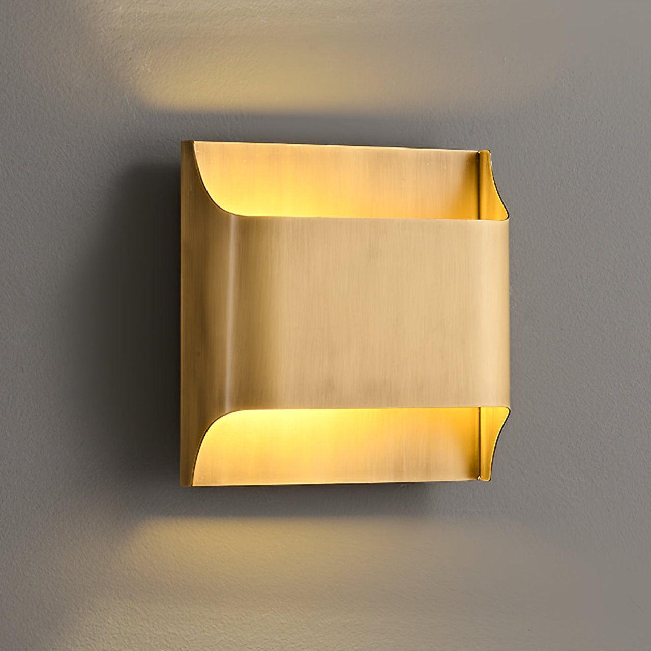 Hardy Applique Murale d'Art Nordic en Laiton - Neutralighting