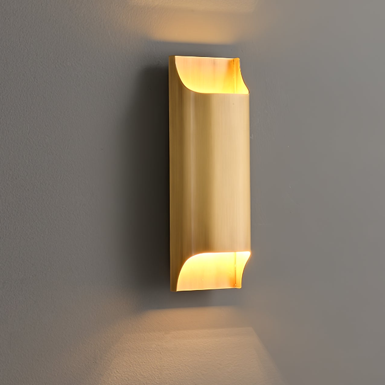 Hardy Applique Murale d'Art Nordic en Laiton - Neutralighting