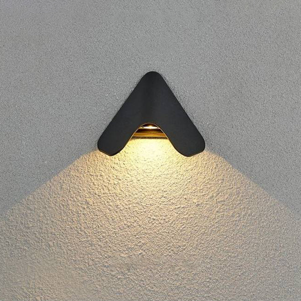 Ray Minimalist Triangle Metal Outdoor Wall Lamp, Balck/White