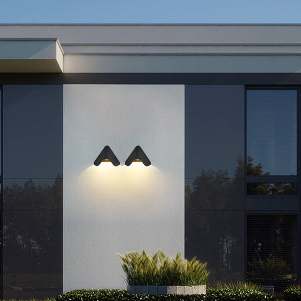 Ray Minimalist Triangle Metal Outdoor Wall Lamp, Balck/White