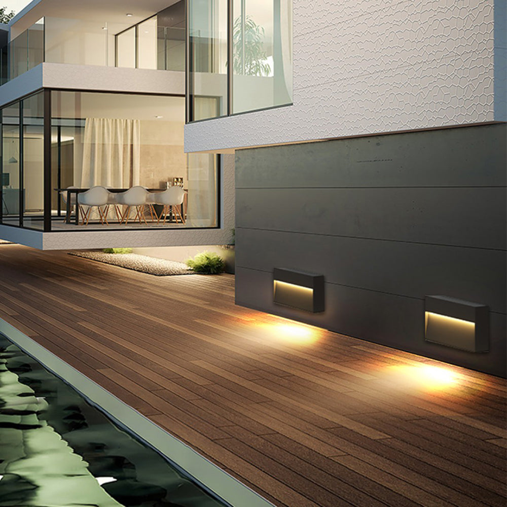 Ray Metal Rectangular Outdoor Deck/Step Light, Black