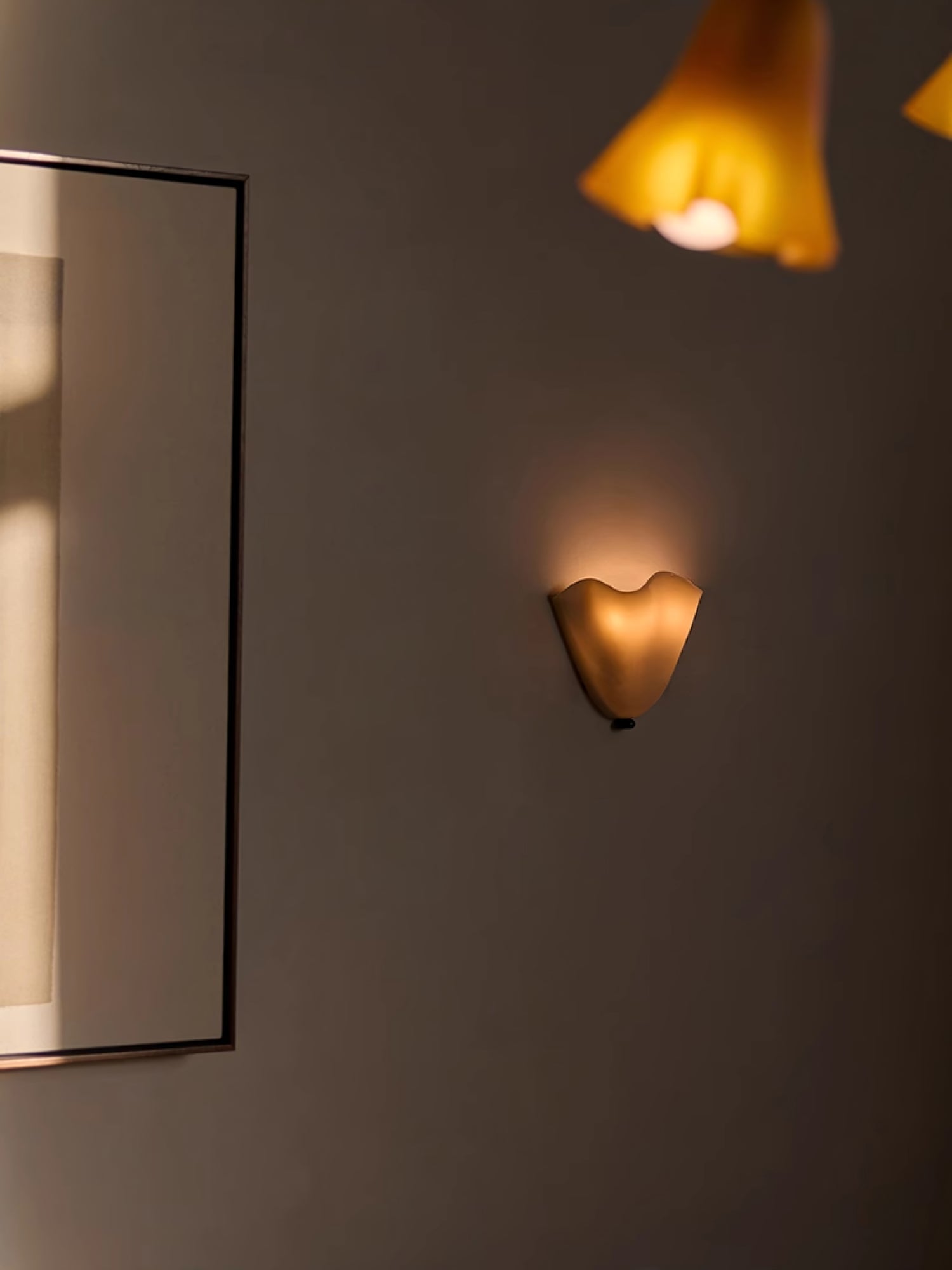 Lustra Lampe Murale Élégante aux Courbes Douces - Neutralighting