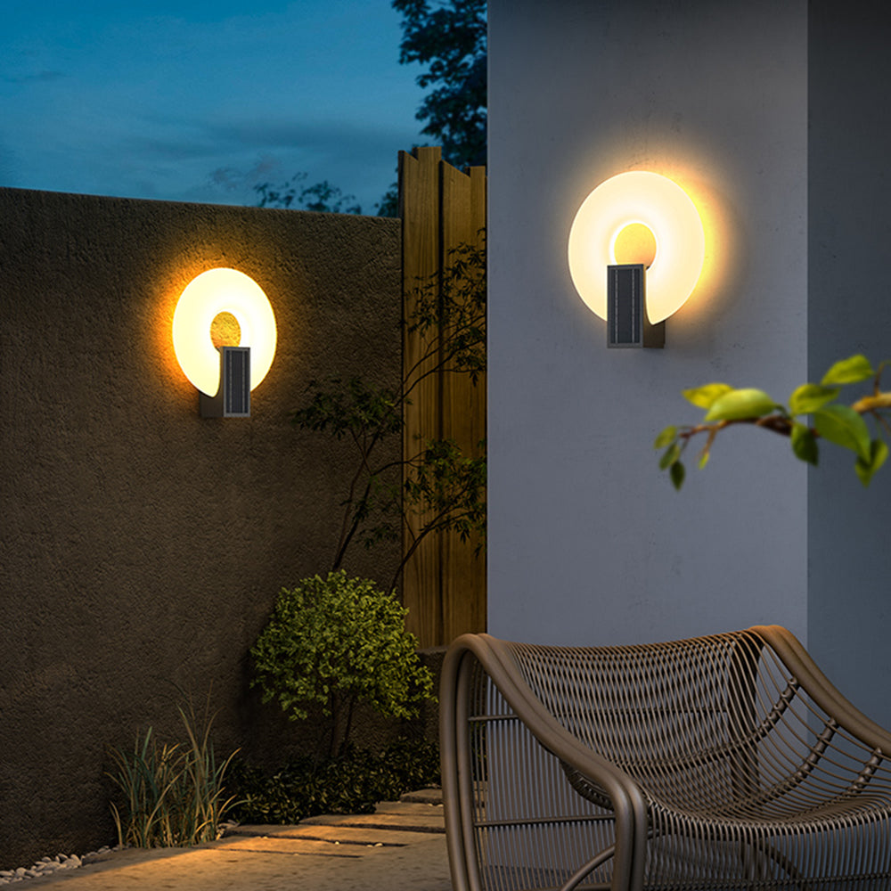 Ray Modern Metal/Acrylic Solar Waterproof Outdoor Wall Lamp, Black/White