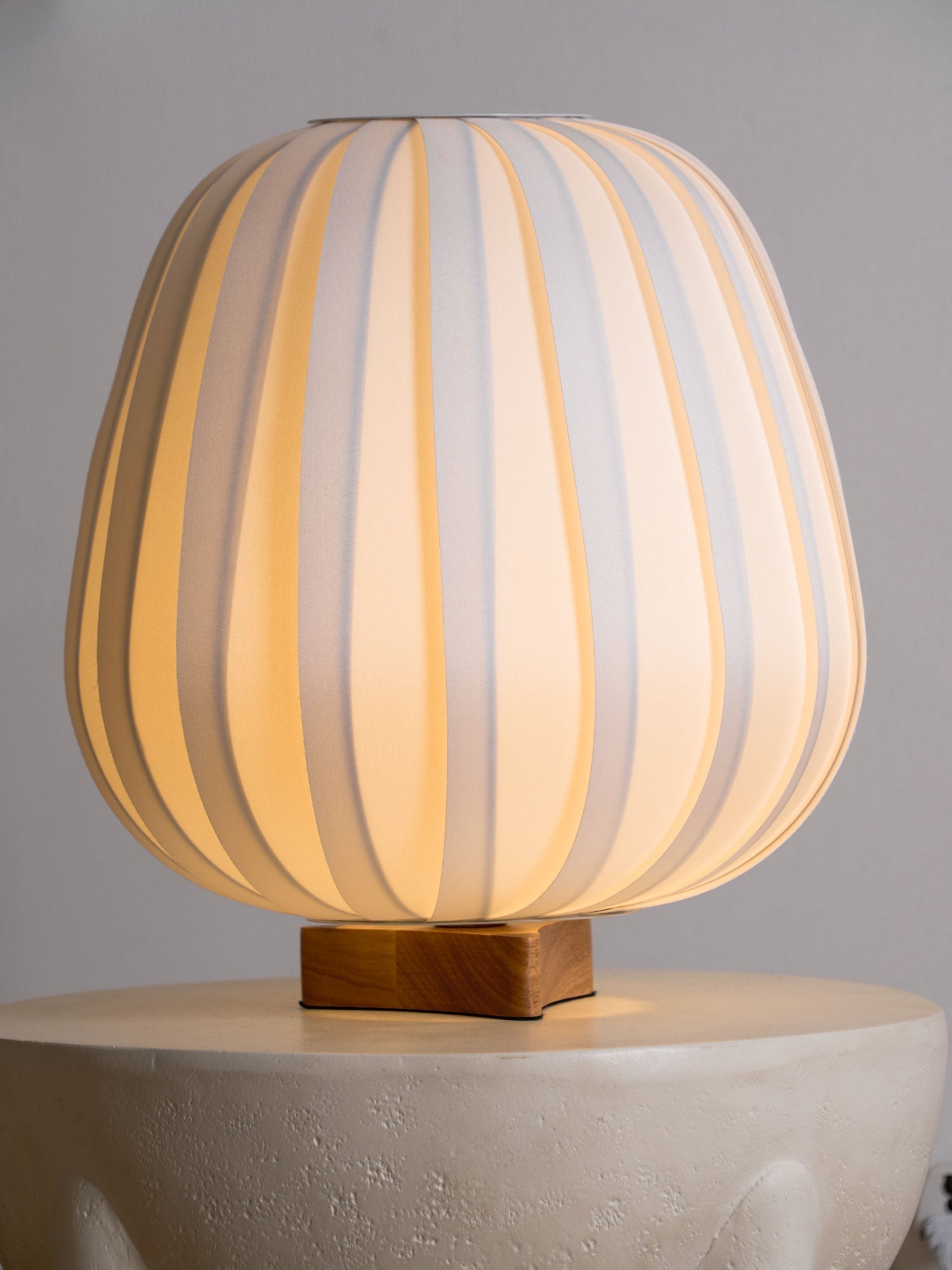 Solisuce Fabric Minimalist Table Lamp - Letslighting