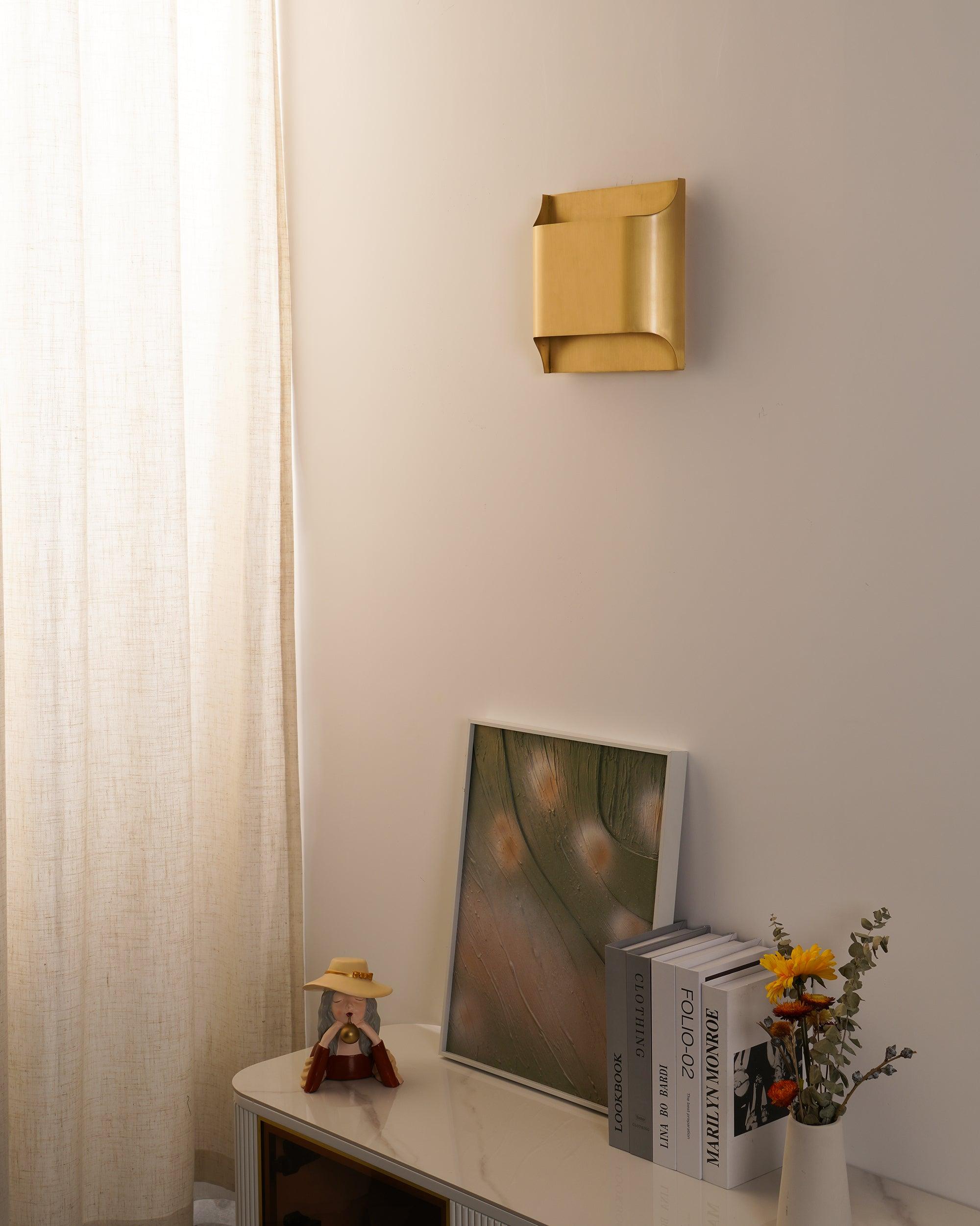 Hardy Applique Murale d'Art Nordic en Laiton - Neutralighting
