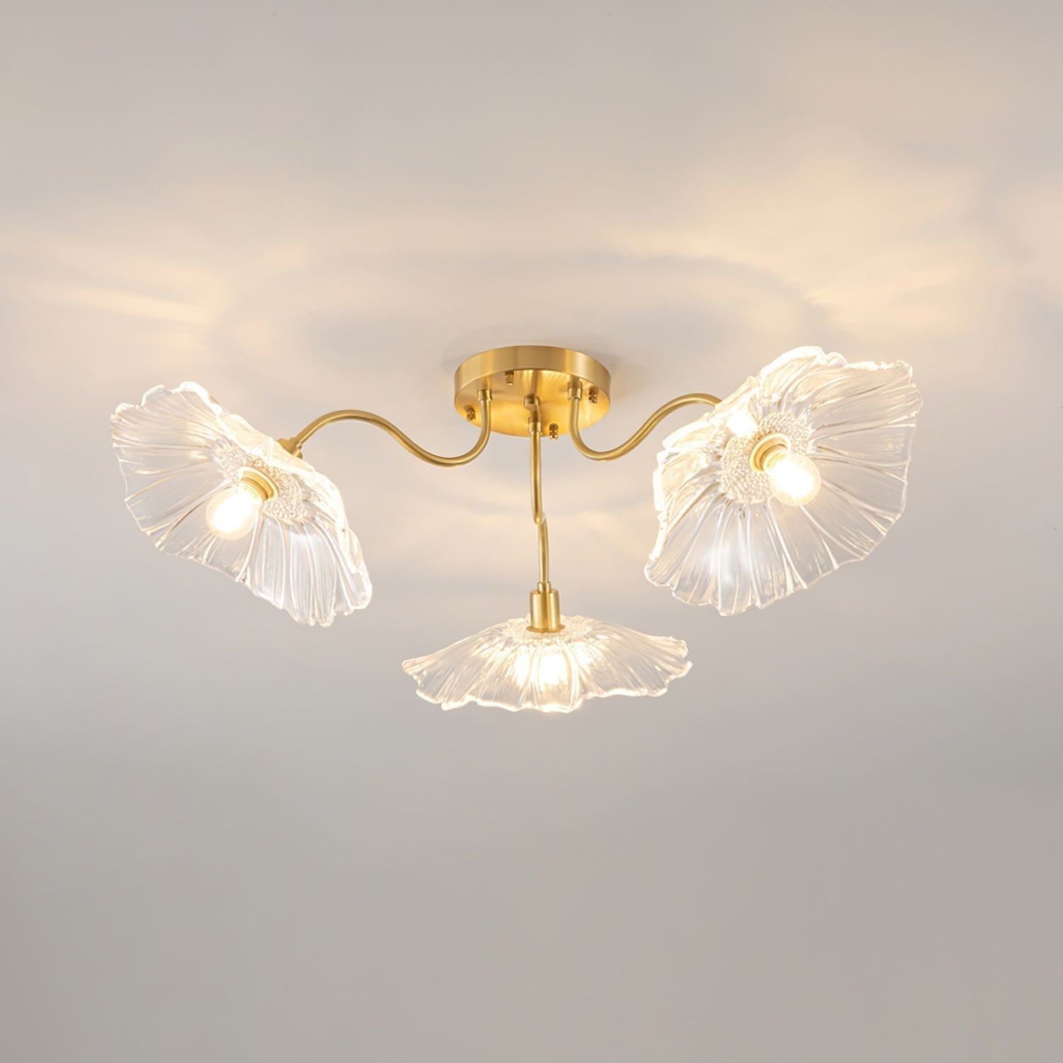 Solara Plafonnier en Verre Feuille avec Laiton Élégant - Neutralighting