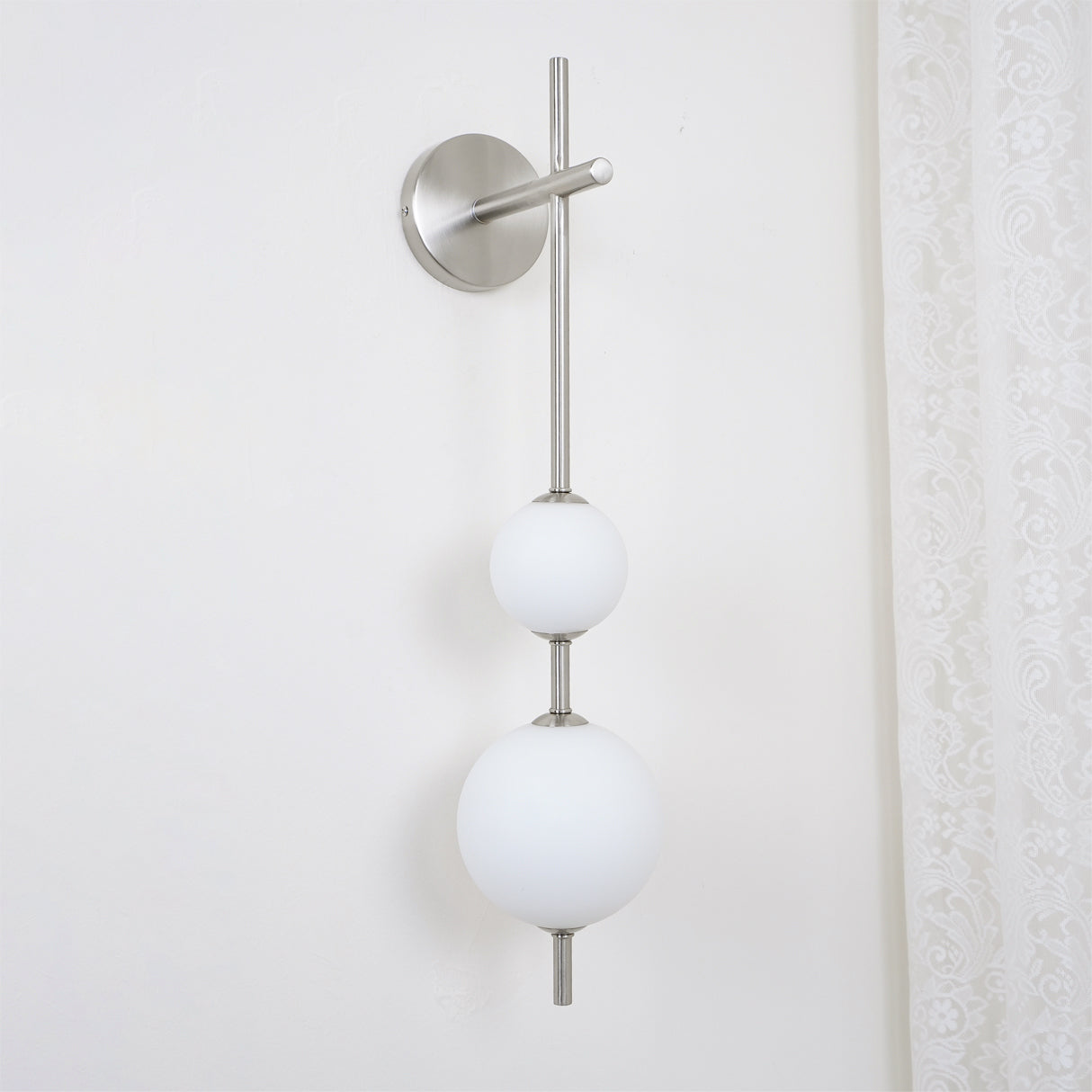 Ilraeia Vertical Globe Plug-in Wall Lamp - Neutralighting