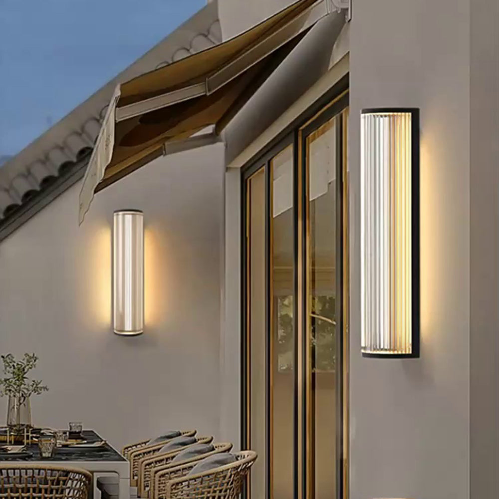 Ray Modern Semi-Cylindrical Outdoor Metal/Acrylic Wall Lamp, Clear/Black