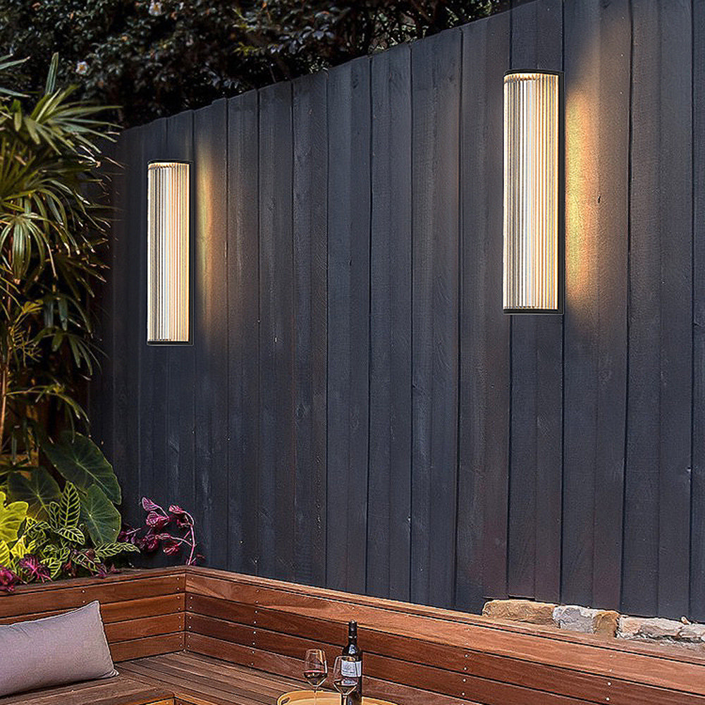 Ray Modern Semi-Cylindrical Outdoor Metal/Acrylic Wall Lamp, Clear/Black
