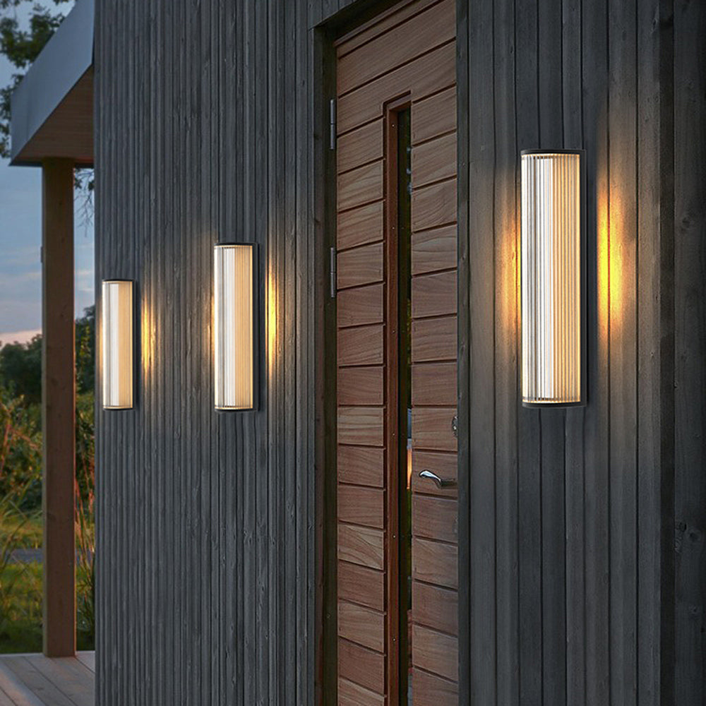 Ray Modern Semi-Cylindrical Outdoor Metal/Acrylic Wall Lamp, Clear/Black