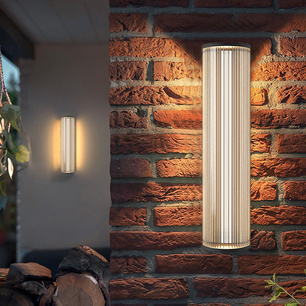 Ray Modern Semi-Cylindrical Outdoor Metal/Acrylic Wall Lamp, Clear/Black