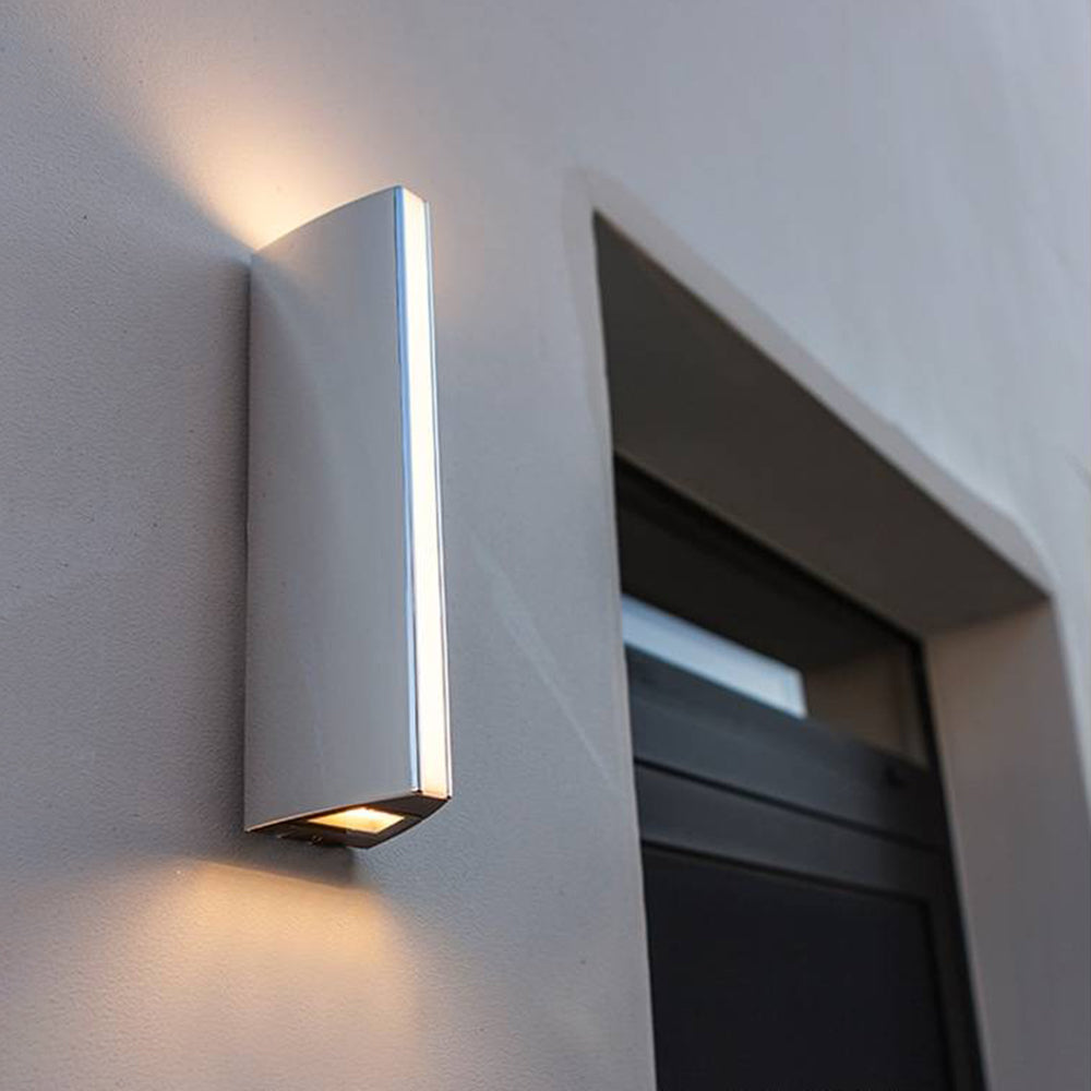 Ray Modern Triangular Prism Metal Outdoor Wall Lamp, Black/Silver