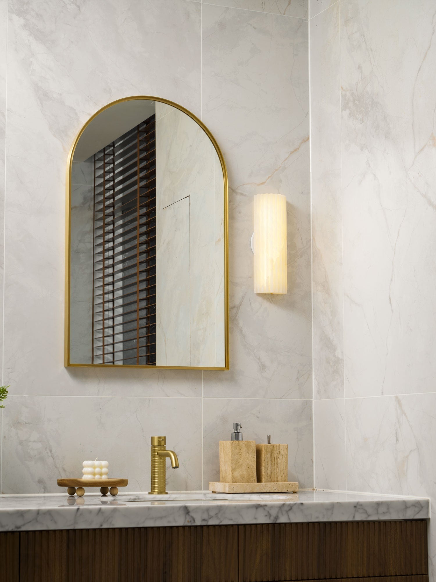 Orcarion Alabaster Wall Lamp - Neutralighting
