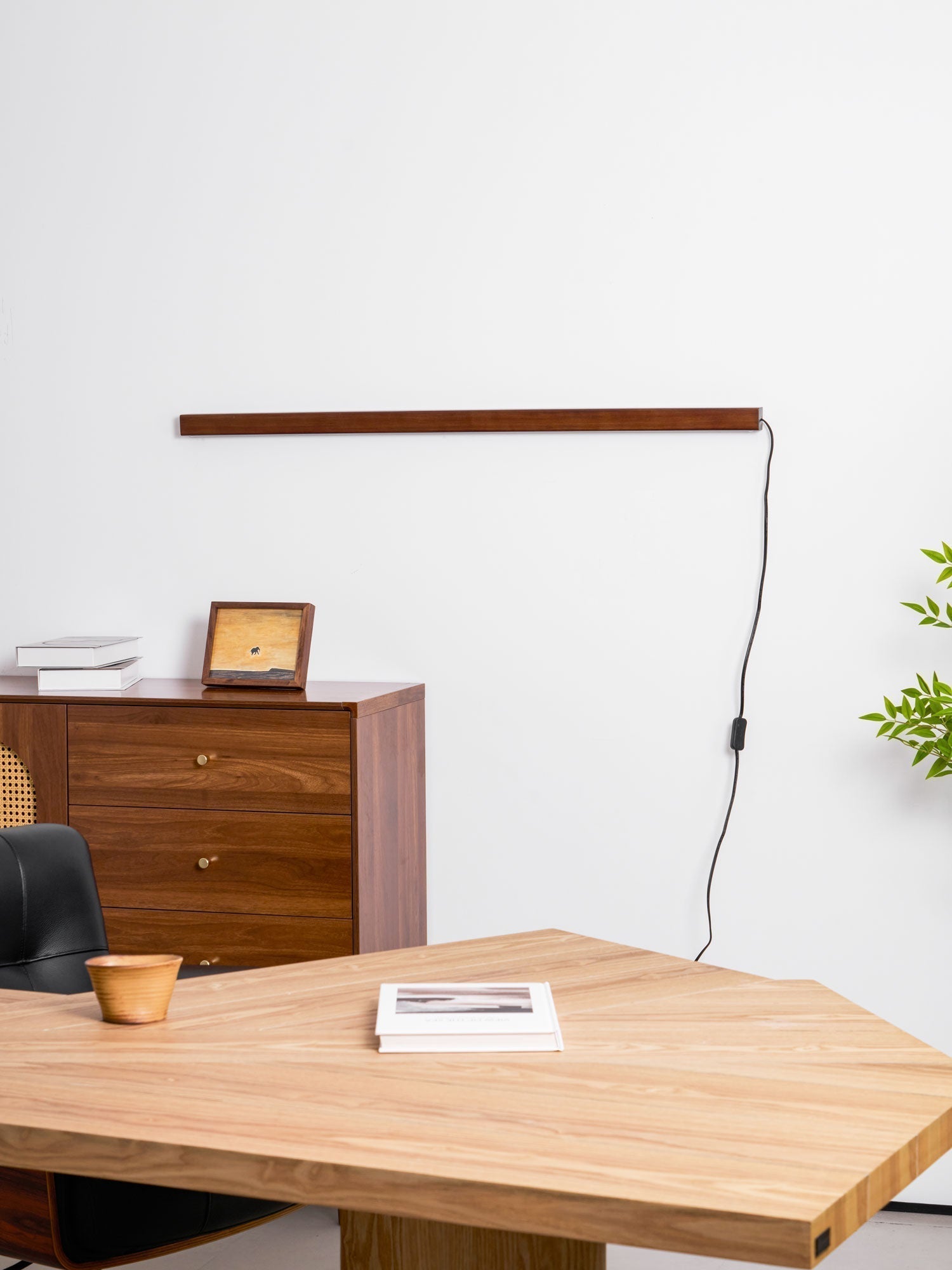 Lustra Wall Lamp Linear Wood Plug In - Neutralighting