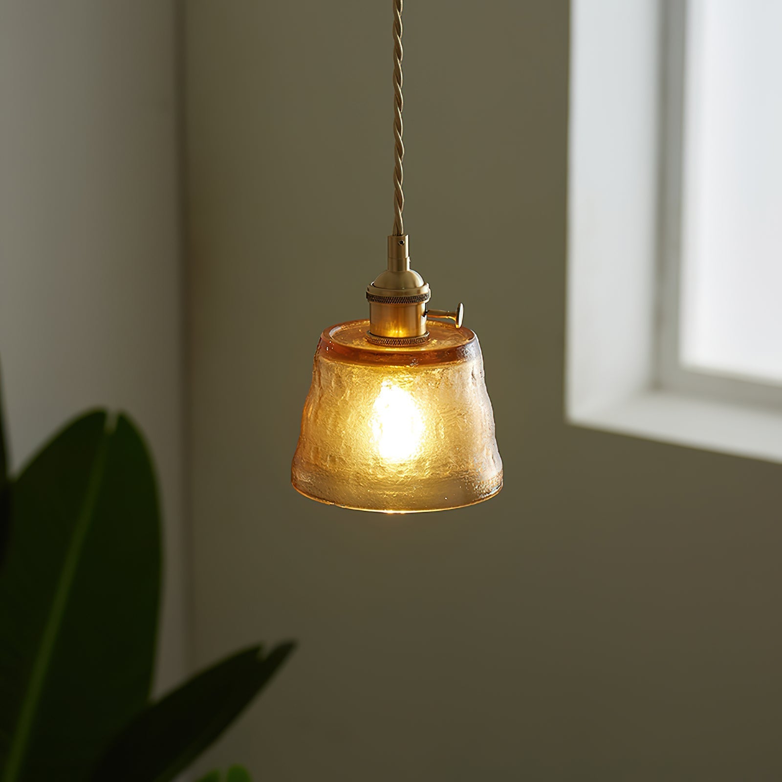 Pendant Lamp Brass and Glass Textured Shade Artisan Vintage Accent - Letslighting