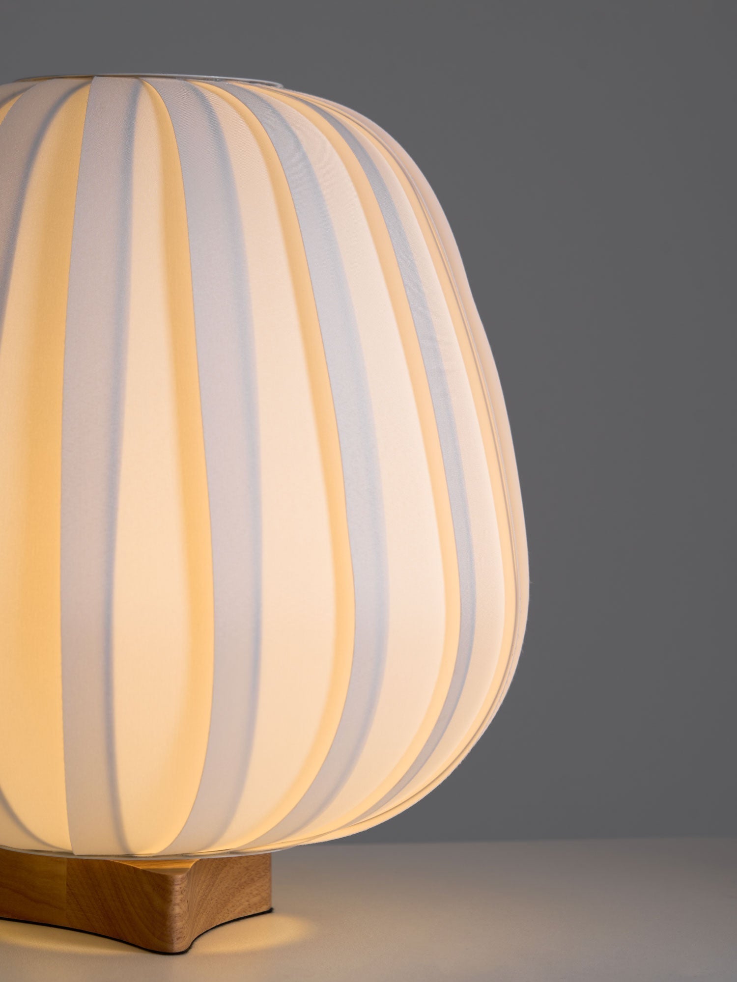 Solisuce Fabric Minimalist Table Lamp - Letslighting