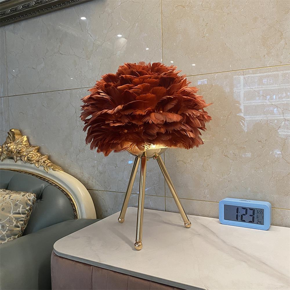 Nilo Feather Feminine Table Lamp - Letslighting