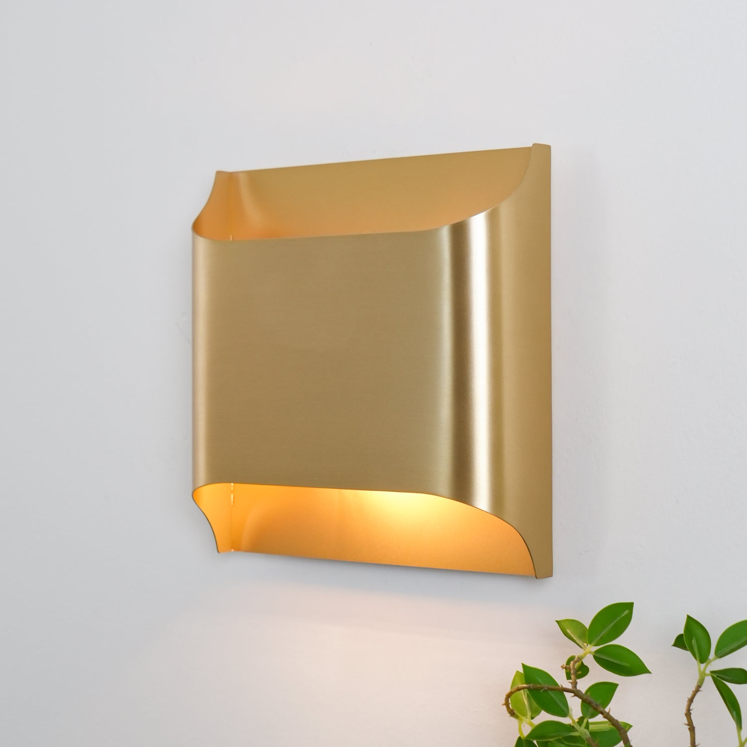 Hardy Applique Murale d'Art Nordic en Laiton - Neutralighting