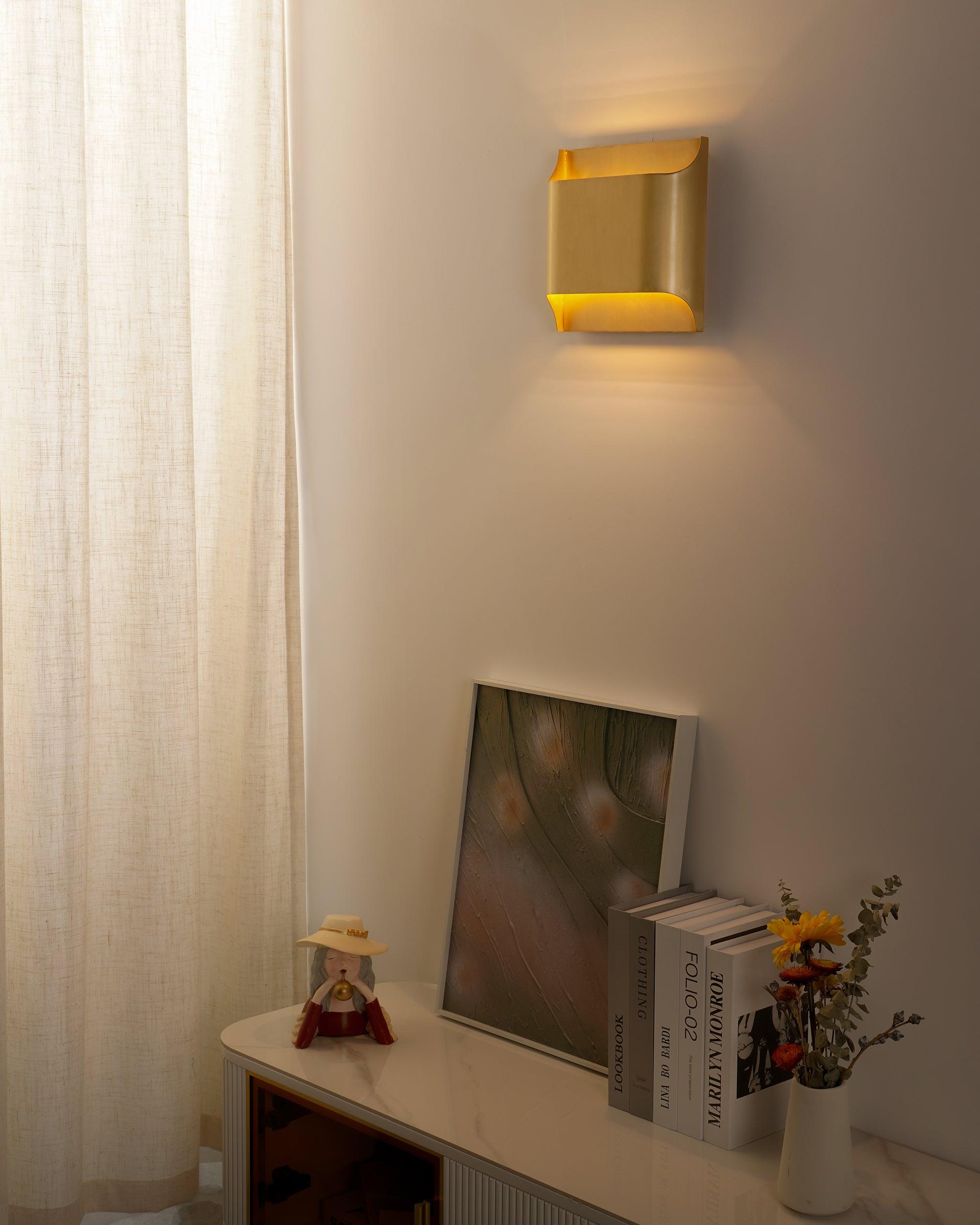 Hardy Applique Murale d'Art Nordic en Laiton - Neutralighting