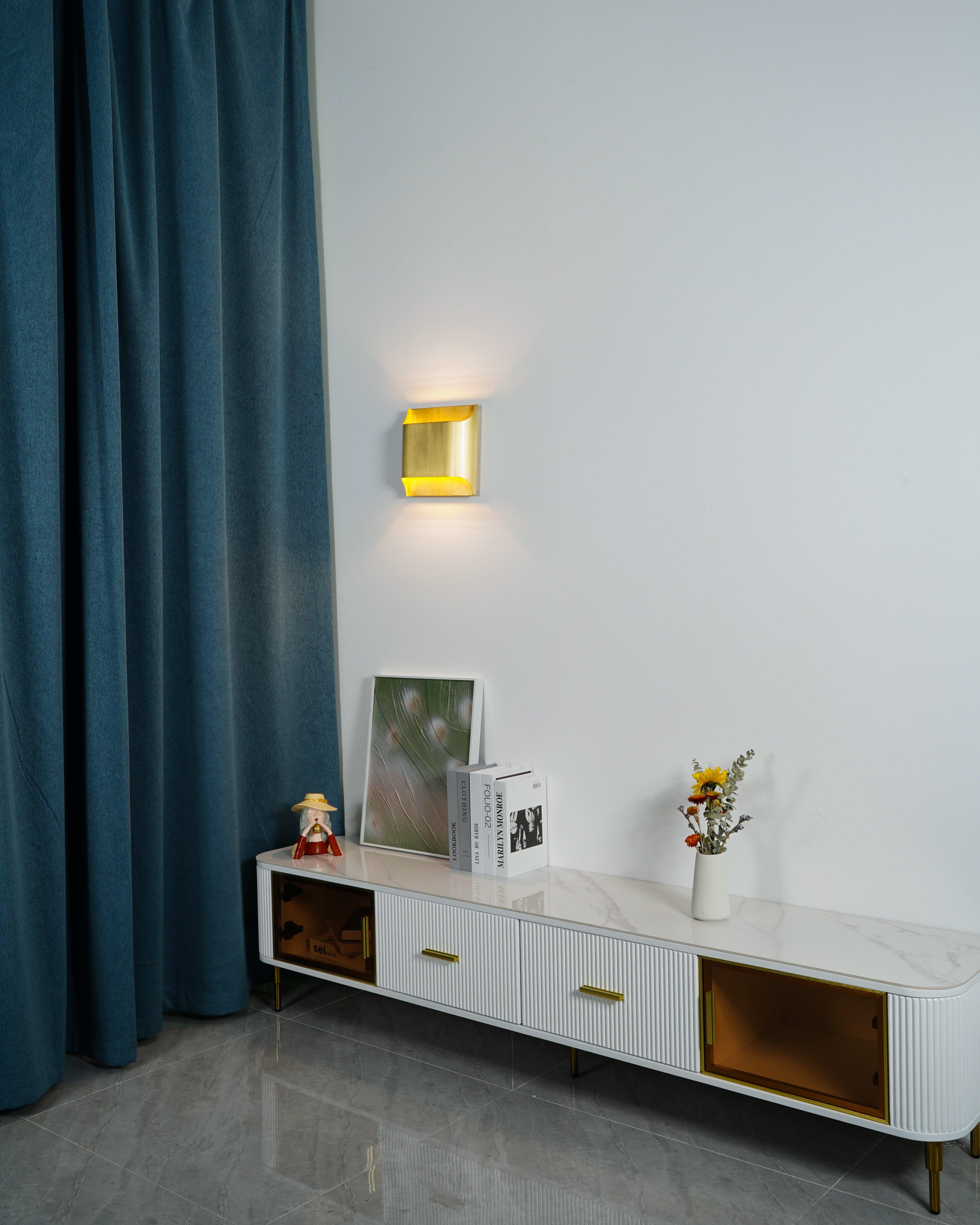 Hardy Applique Murale d'Art Nordic en Laiton - Neutralighting