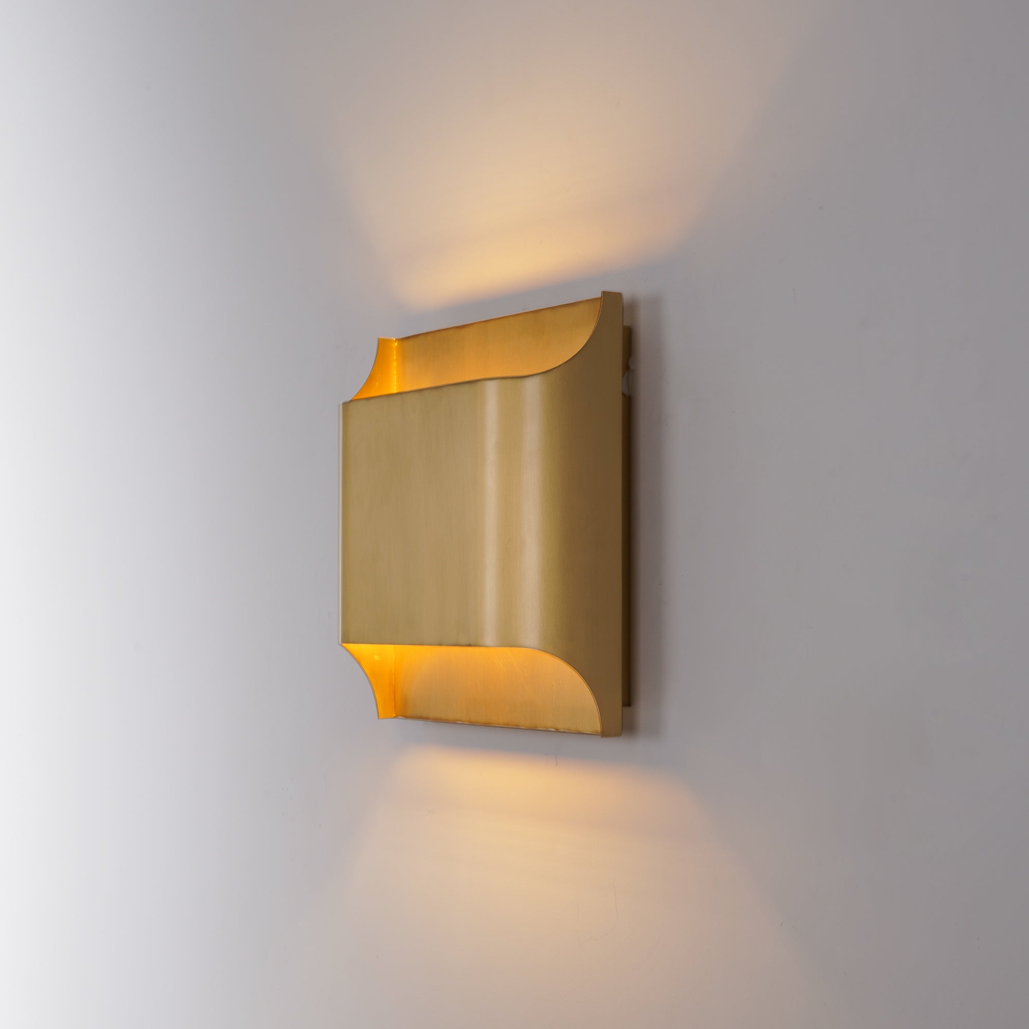 Hardy Applique Murale d'Art Nordic en Laiton - Neutralighting