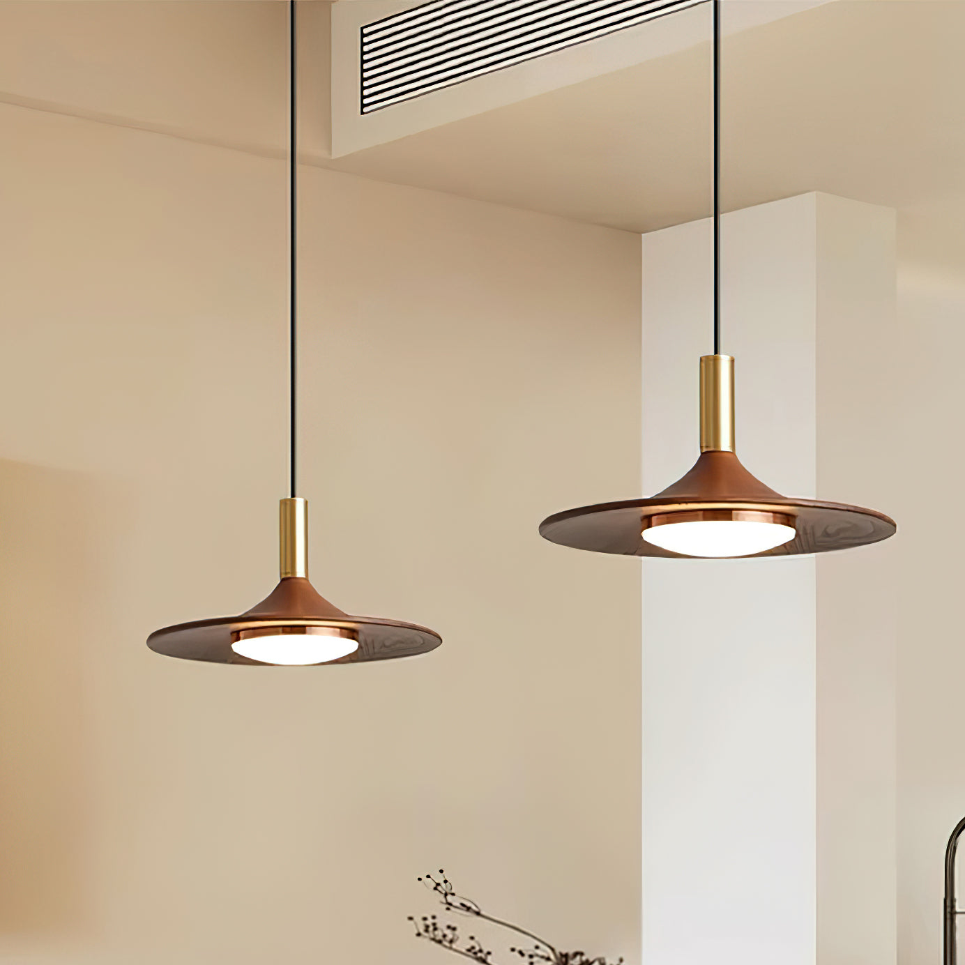 Pend­­ant Light Hat Shape Midcentury - Neutralighting