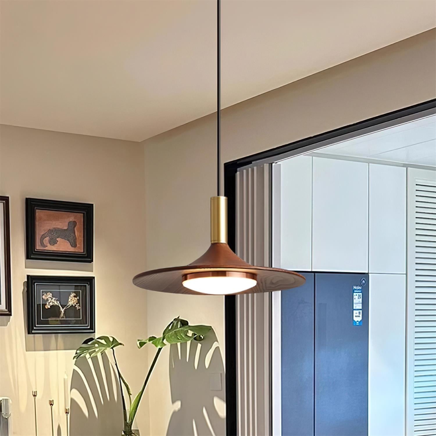 Pend­­ant Light Hat Shape Midcentury - Neutralighting