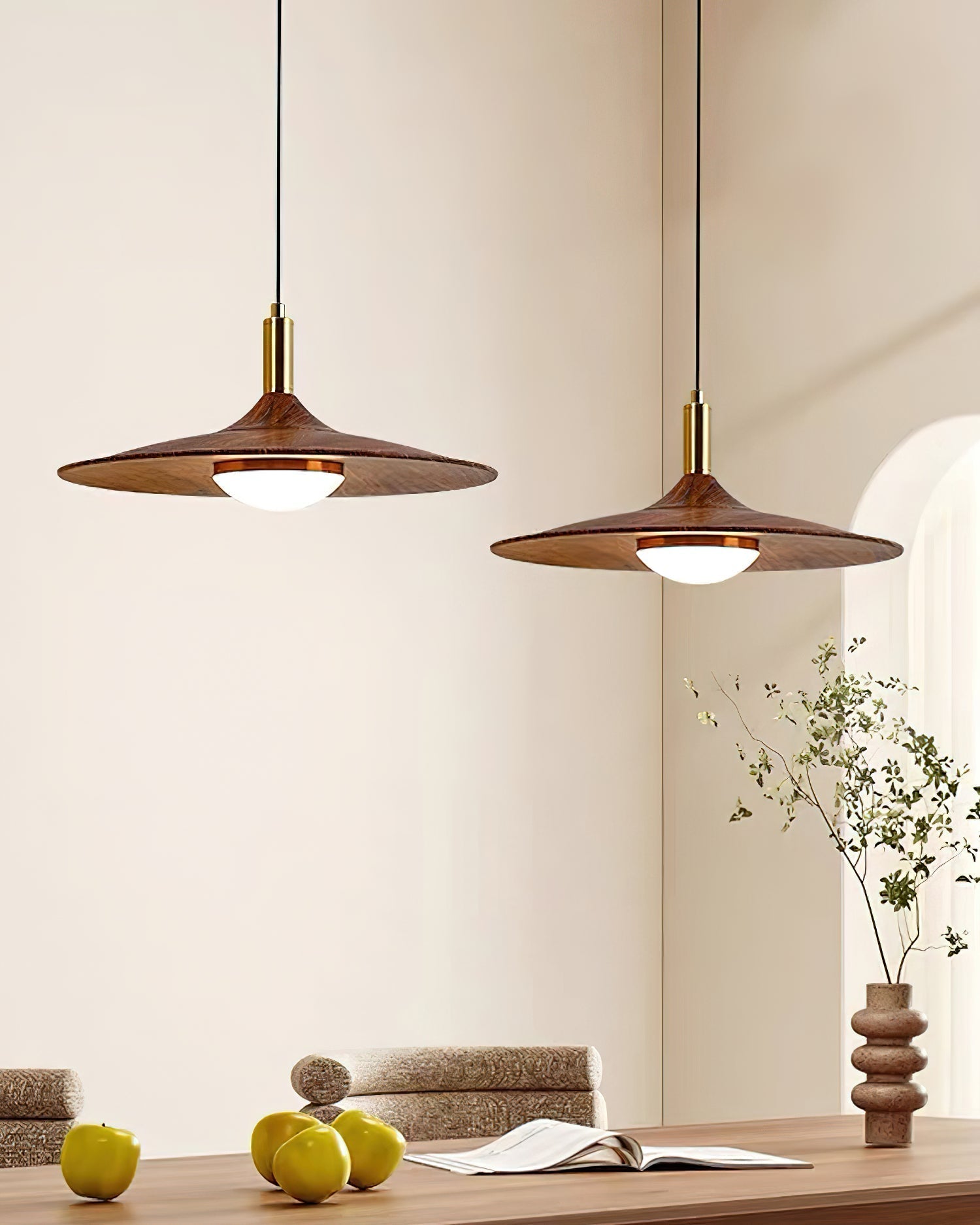 Pend­­ant Light Hat Shape Midcentury - Neutralighting
