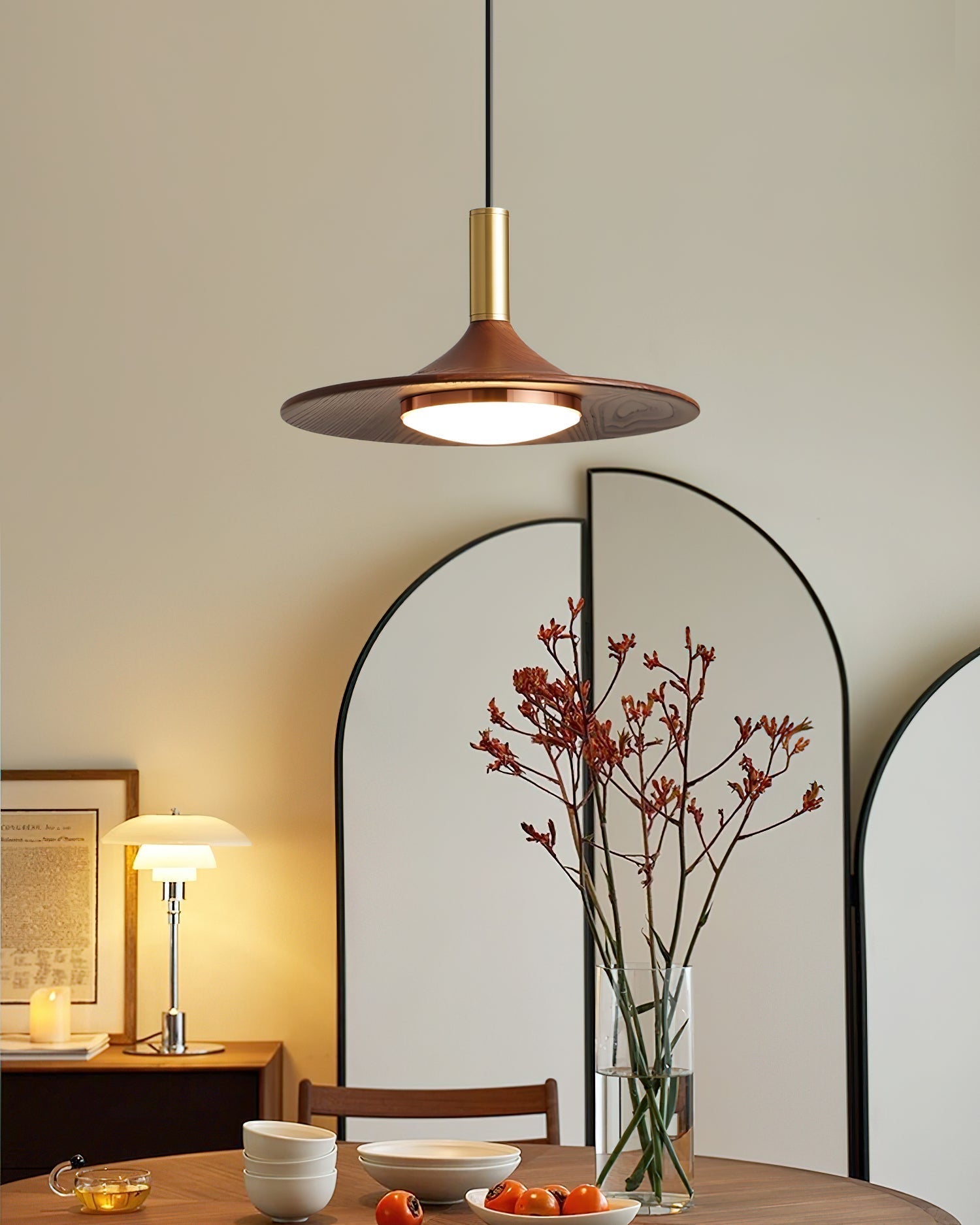 Pend­­ant Light Hat Shape Midcentury - Neutralighting