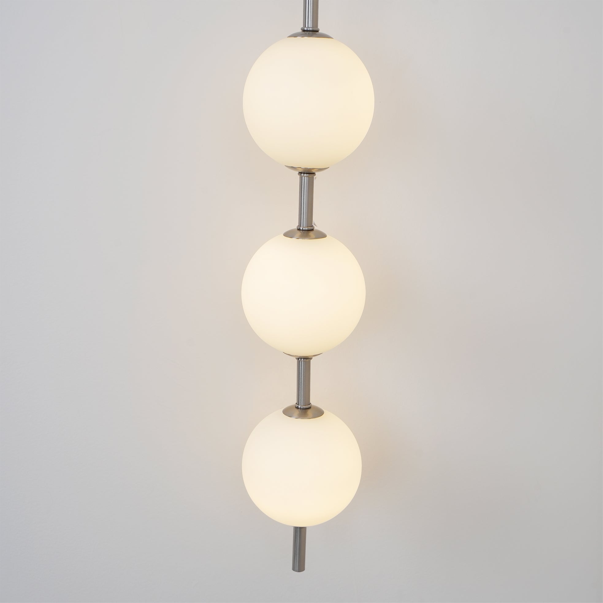 Ilraeia Vertical Globe Plug-in Wall Lamp - Neutralighting