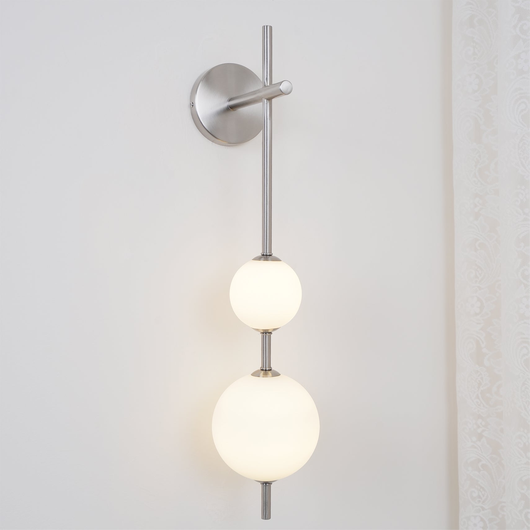 Ilraeia Vertical Globe Plug-in Wall Lamp - Neutralighting